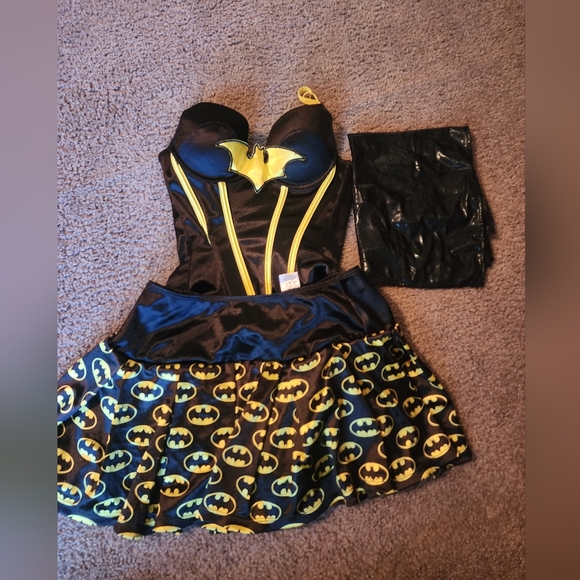 Costume - Picture 2 of 2